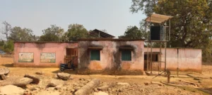 ताले में बंद शौचालय, पानी बिना योजना