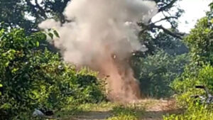 सारंडा में IED ब्लास्ट, बालिबा के चडरा डेरा जंगल में कोबरा 205 का जवान घायल,
