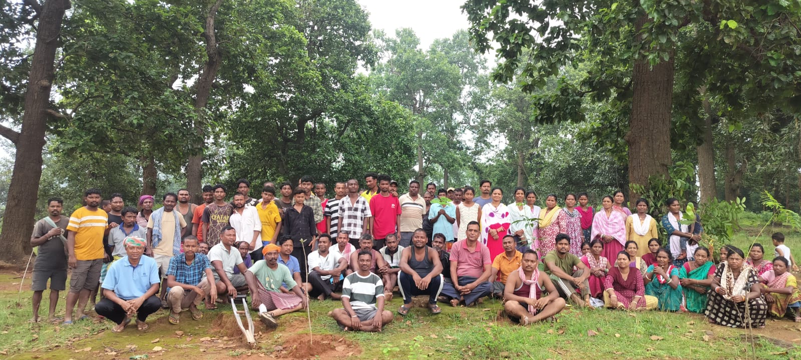 गुआसाई सरना स्थल व देशाउली में पौधों की सुरक्षा को लेकर ग्रामीणों और वन विभाग की बैठक गुआसाई सरना स्थल व देशाउली में पौधों की सुरक्षा को लेकर ग्रामीणों और वन विभाग की बैठक