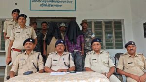 मनोहरपुर में पिकअप चोरी का खुलासा, दो आरोपी गिरफ्तार