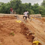 सारंडा की लाइफ लाइन पुल पर भ्रष्टाचार के गंभीर आरोप! 5 साल में भी अधूरा निर्माण, गुणवत्ता पर उठे बड़े सवाल
