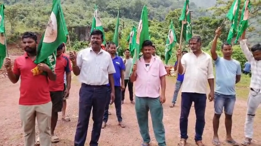 रांजाबुरु खदान आंदोलन पर लागुड़ा देवगम का हमला—समझौता लागू होने तक जारी रहेगा आंदोलन रांजाबुरु खदान आंदोलन पर लागुड़ा देवगम का हमला—समझौता लागू होने तक जारी रहेगा आंदोलन