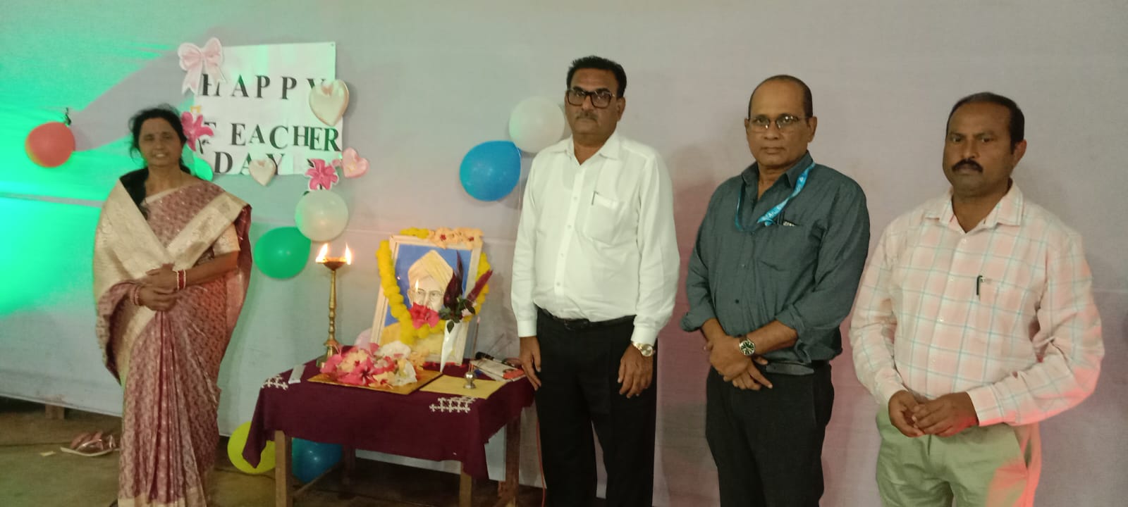 गुरु सम्मान से गूंजा प्रोजेक्ट सेंट्रल स्कूल, शिक्षकों के सम्मान में सजे सांस्कृतिक रंग गुरु सम्मान से गूंजा प्रोजेक्ट सेंट्रल स्कूल, शिक्षकों के सम्मान में सजे सांस्कृतिक रंग