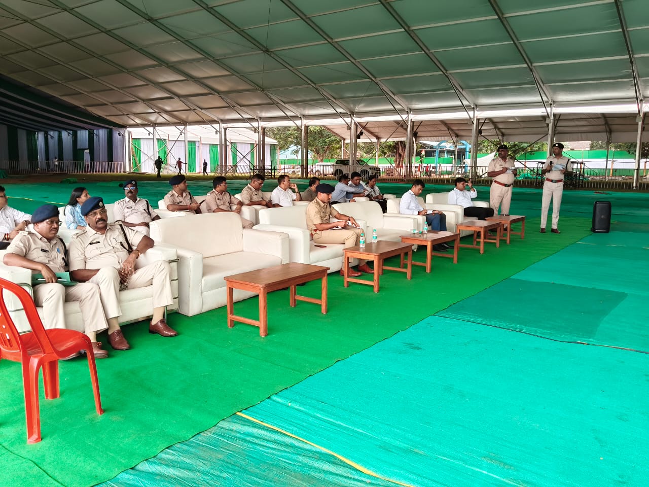 गुवा शहीद दिवस पर सीएम की सुरक्षा को लेकर उपायुक्त ने पुलिस अधिकारियों संग की बैठक गुवा शहीद दिवस पर सीएम की सुरक्षा को लेकर उपायुक्त ने पुलिस अधिकारियों संग की बैठक