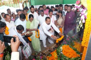 गुवा गोलीकांड के शहीदों को जनप्रतिनिधियों ने किया नमन