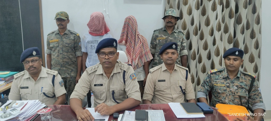 मनोहरपुर पुलिस की त्वरित कार्रवाई से लूटकांड का खुलासा, गोलीकांड के दोनों आरोपी दबोचे मनोहरपुर पुलिस की त्वरित कार्रवाई से लूटकांड का खुलासा, गोलीकांड के दोनों आरोपी दबोचे