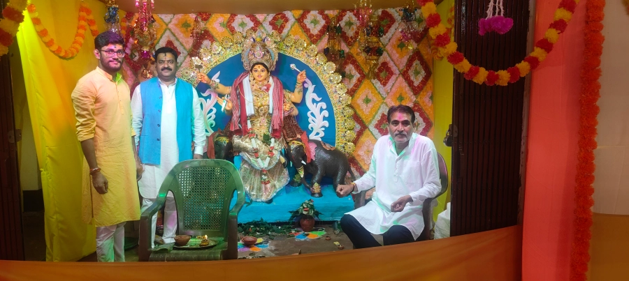 मशीनों की खड़खड़ाहट थमी, गूंजे जयकारे—सारंडा में श्रद्धा और उल्लास के साथ मना विश्वकर्मा पूजा मशीनों की खड़खड़ाहट थमी, गूंजे जयकारे—सारंडा में श्रद्धा और उल्लास के साथ मना विश्वकर्मा पूजा